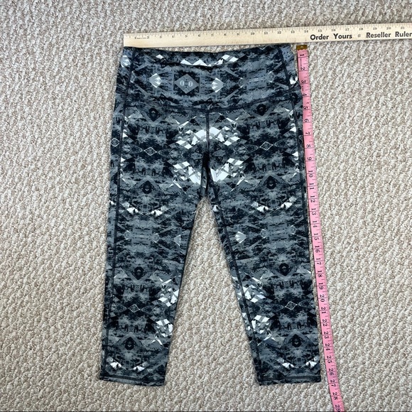 Athleta Women’s Cosmic Chaturanga Crop Leggings Activewear Yoga Pants Size Small - Picture 2 of 11